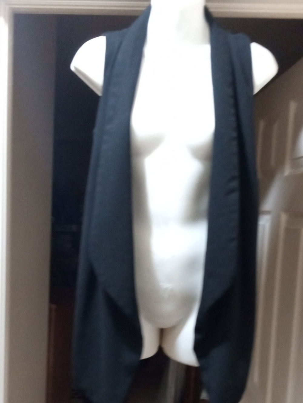 $4>>>sleek  Black Sleeveless Blazer Vest Sp